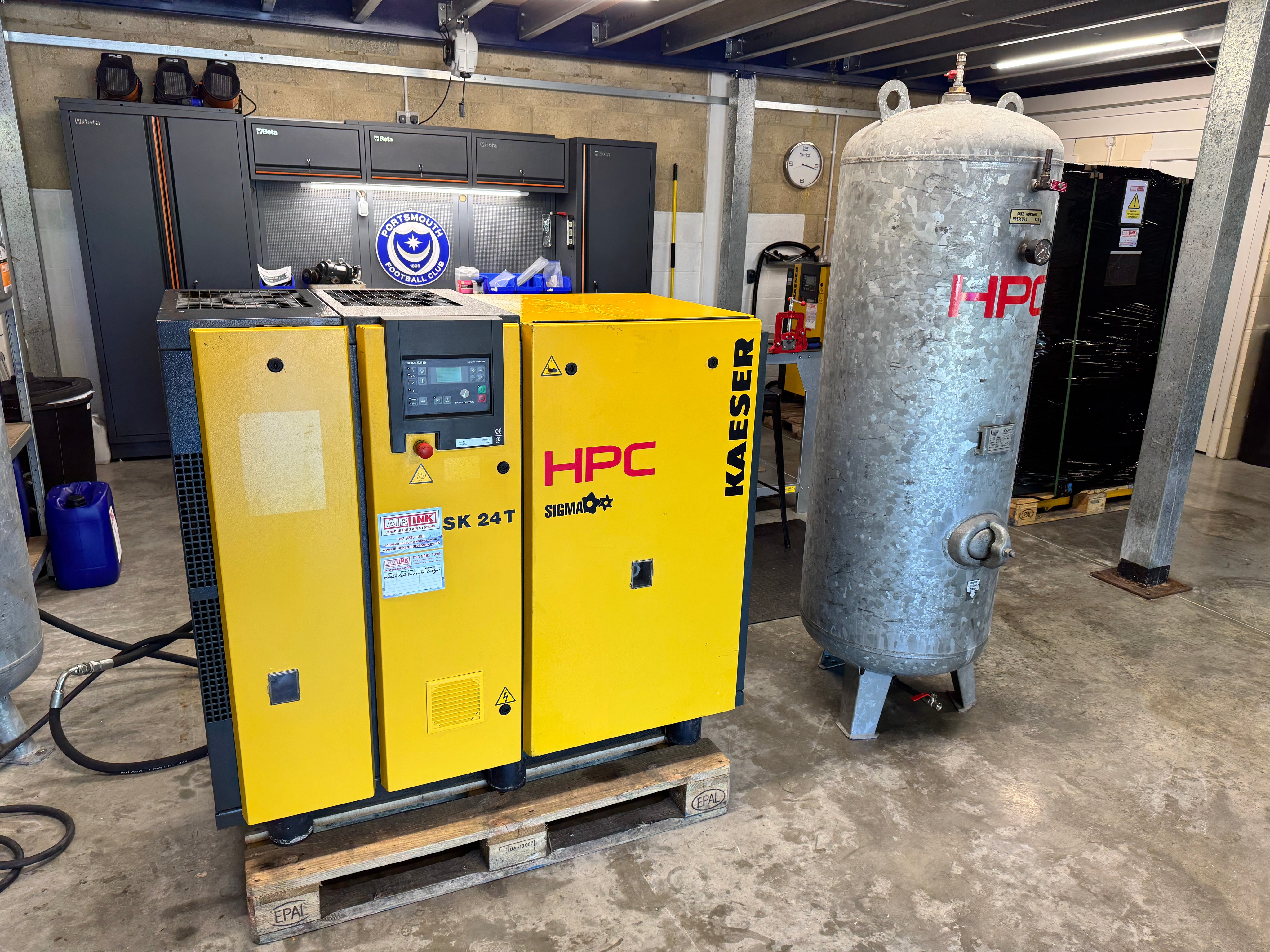 Refurbished HPC Kaeser SK24 T 15kW screw compressor with integral dryer and 500L galvanised tank
