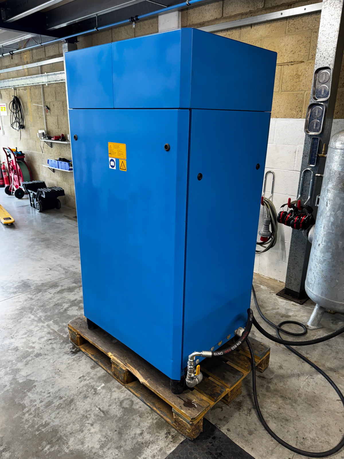 Frequency inverter and belt-drive bay of a Boge C20F 15 kW screw compressor