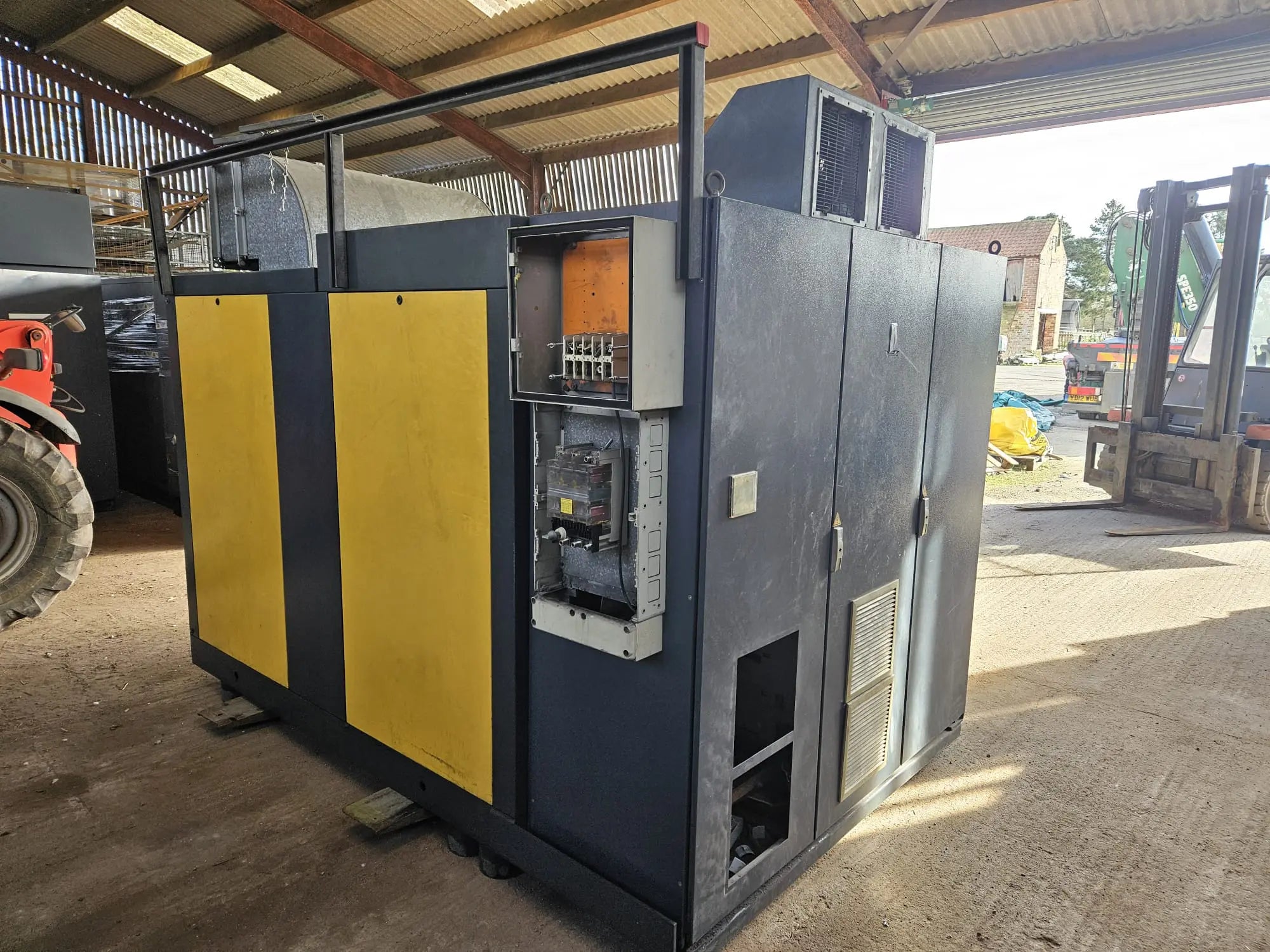 Used HPC DSD281SFC 160 kW 939 CFM 7.5 Bar Variable Speed Screw Air Compressor - airlinkcompressors.com