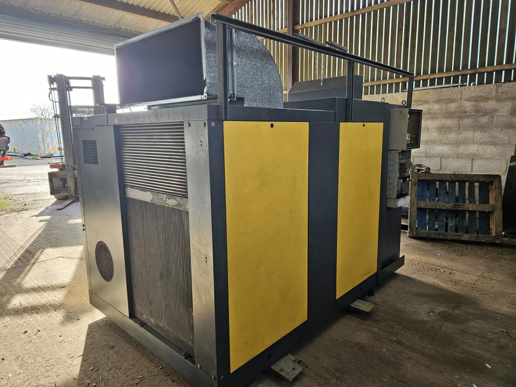 Used HPC DSD281SFC 160 kW 939 CFM 7.5 Bar Variable Speed Screw Air Compressor - airlinkcompressors.com