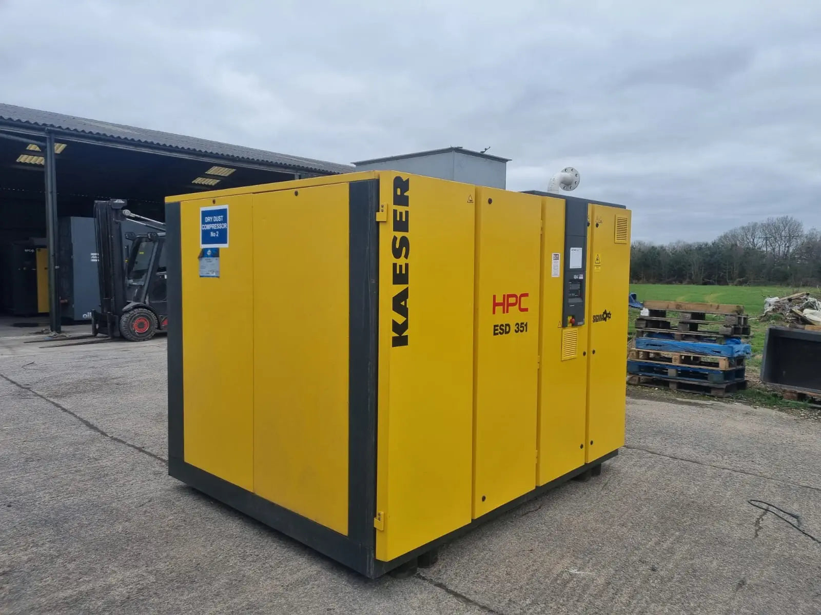 Used HPC ESD351 200 kW 1300 CFM 8.5 Bar Screw Air Compressor - airlinkcompressors.com