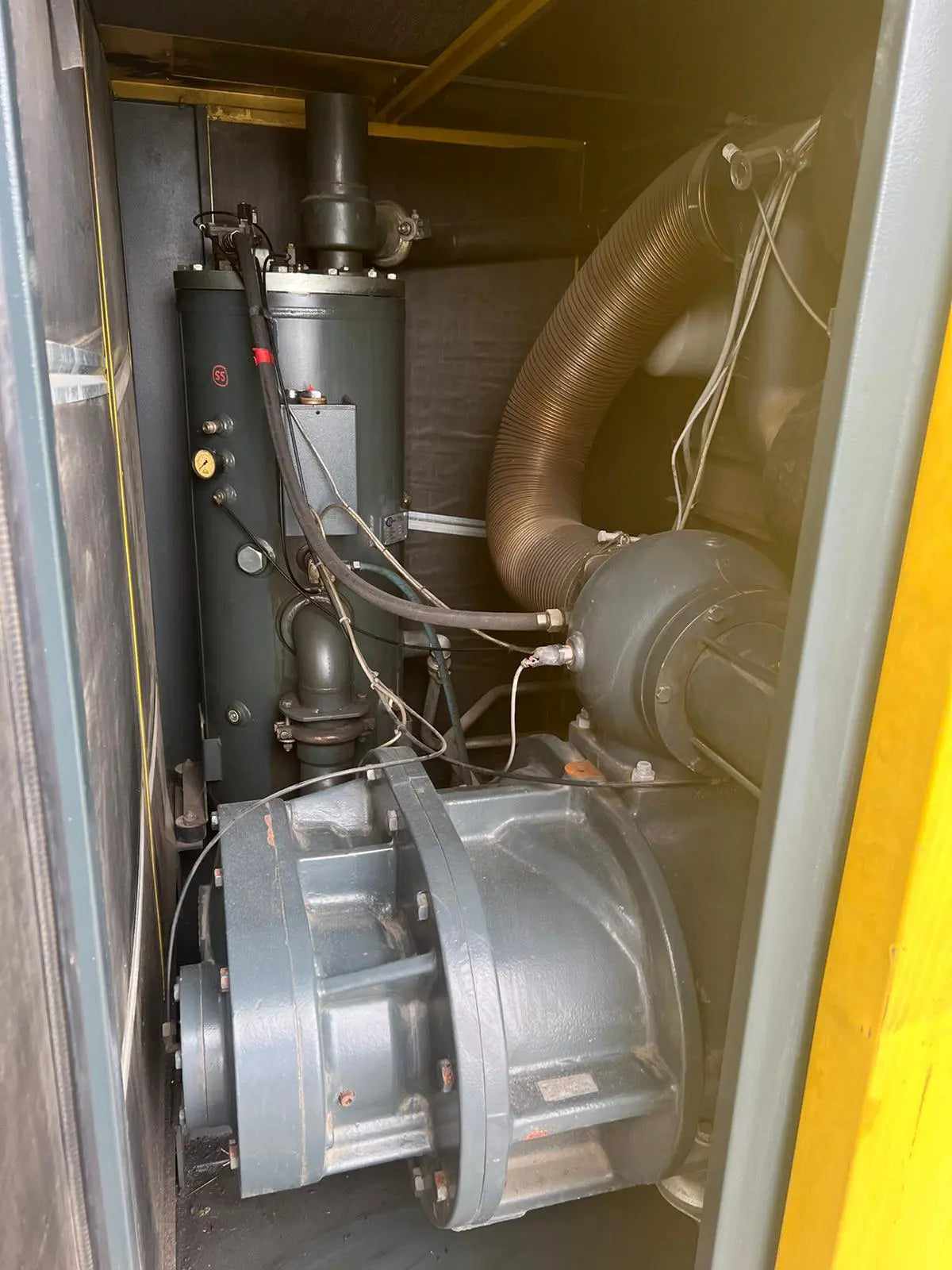 Used HPC ESD441 250 kW 1275 CFM 10 Bar Screw Air Compressor - airlinkcompressors.com